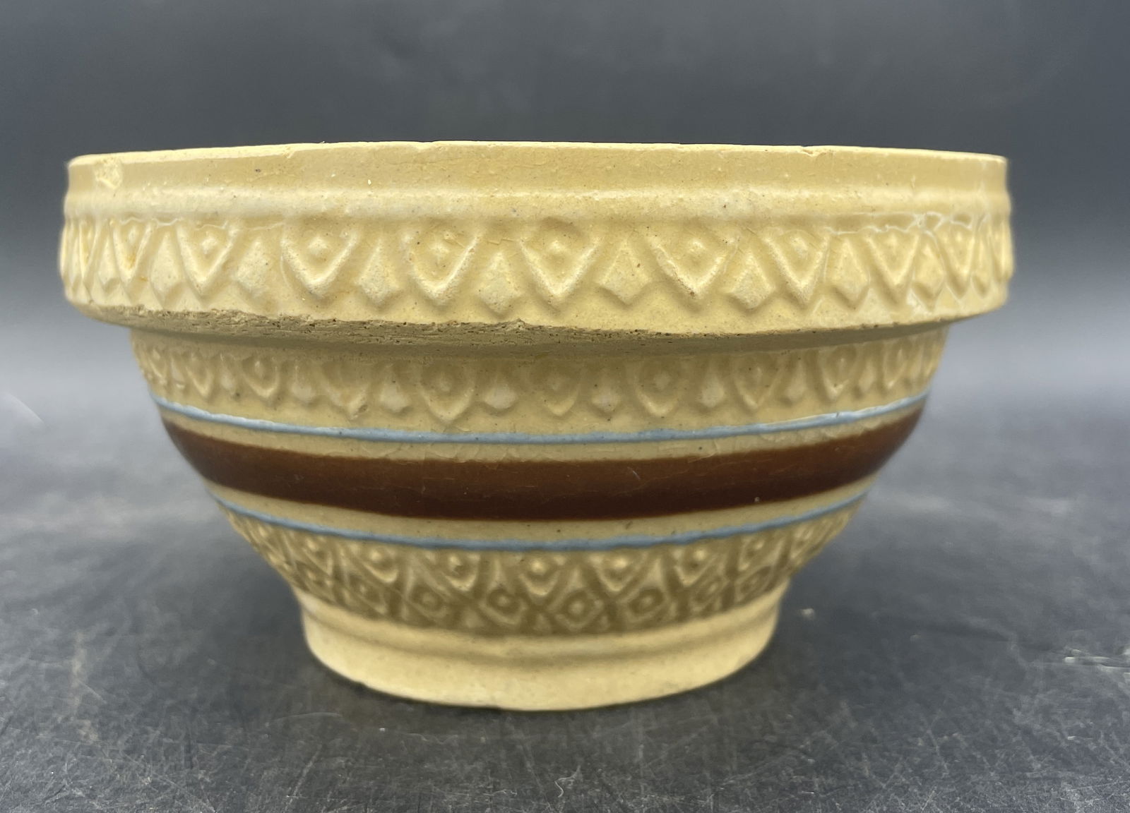 RARE RRP CROWN DIAMOND PATTERN BROWN AND BLUE STRIPE YELLOWWARE BOWL: Title: RARE RRP CROWN DIAMOND PATTERN BROWN AND BLUE STRIPE YELLOWWARE BOWL Date/Period: APPROX 1920’s Dimension: APPROX 5" Material: YELLOWWARE POTTERY Additional Information: RARE RRP CROWN DI