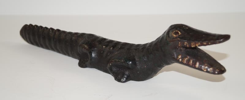 Antique Crocodile Cast Iron Doorstop 1920’s: Title: Antique Crocodile Cast Iron Doorstop 1920’s Dimension: 2 7/8” tall x 12 5/8” long x 2 1/2” wide. Date: Ca. 1920’s. Additional Information: Incredible cast iron Ant