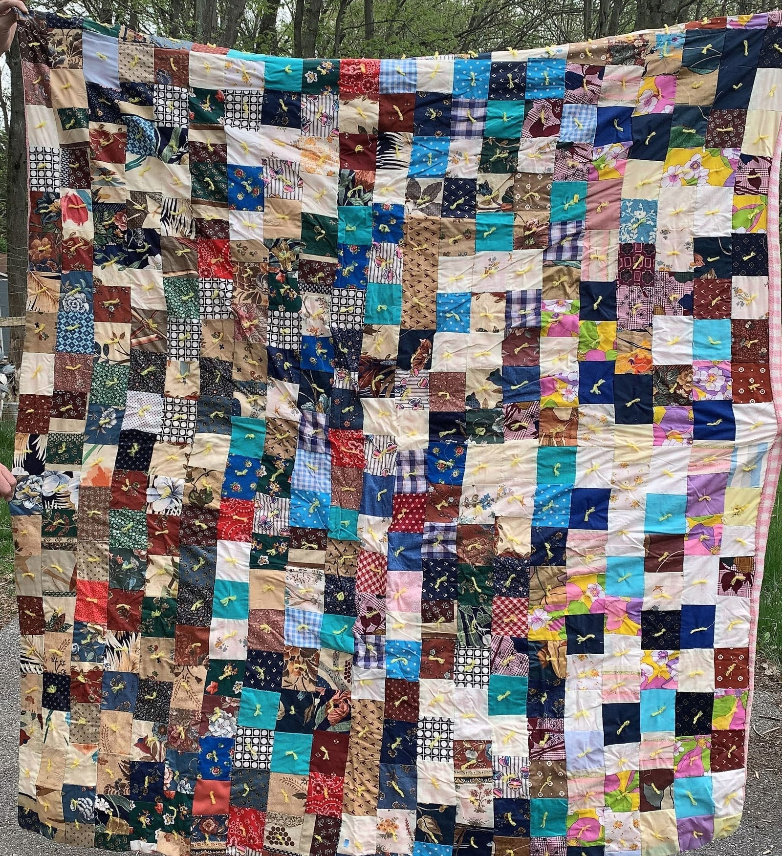 VINTAGE DOUBLE SIDED KNOTTED PATCHWORK QUILT 82 X 75 (1 of 7)