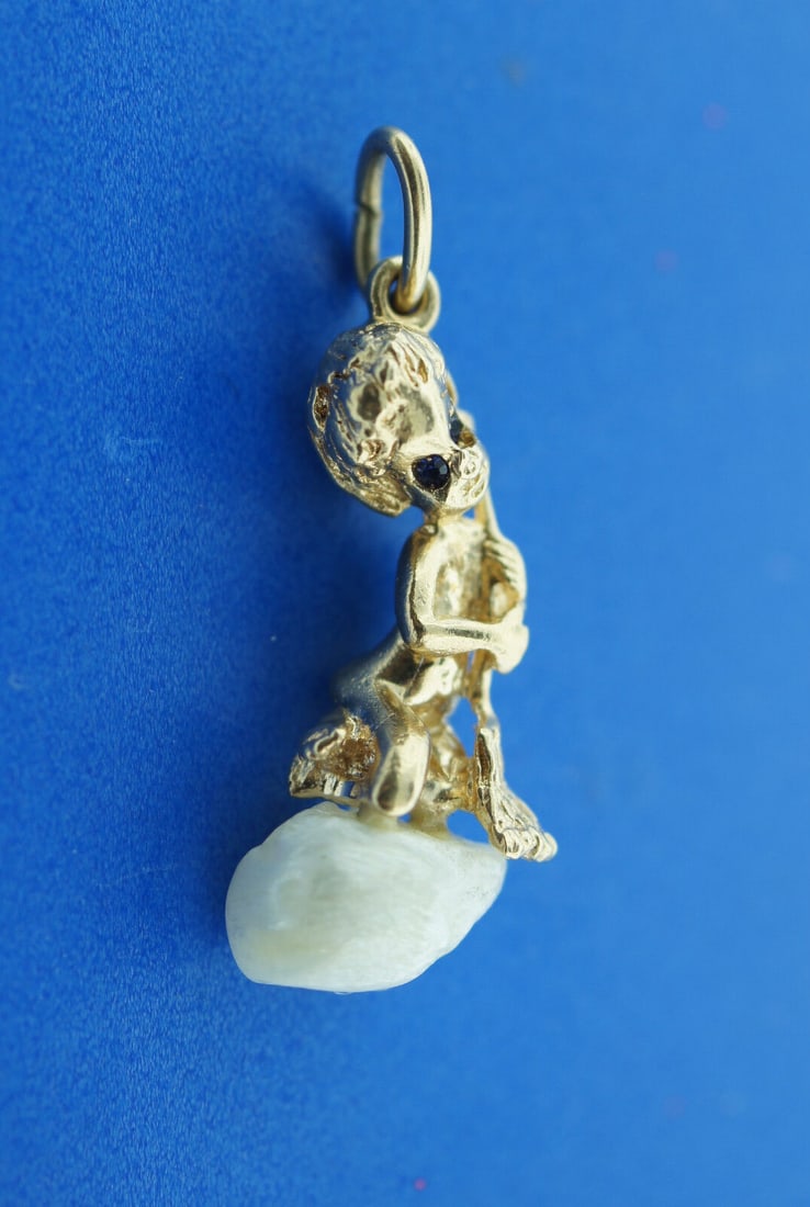 RUSER ADORABLE 14K GOLD & PEARL PENDANT ANGEL THEMED JEWELRY BABAY WITH BROOM (1 of 8)