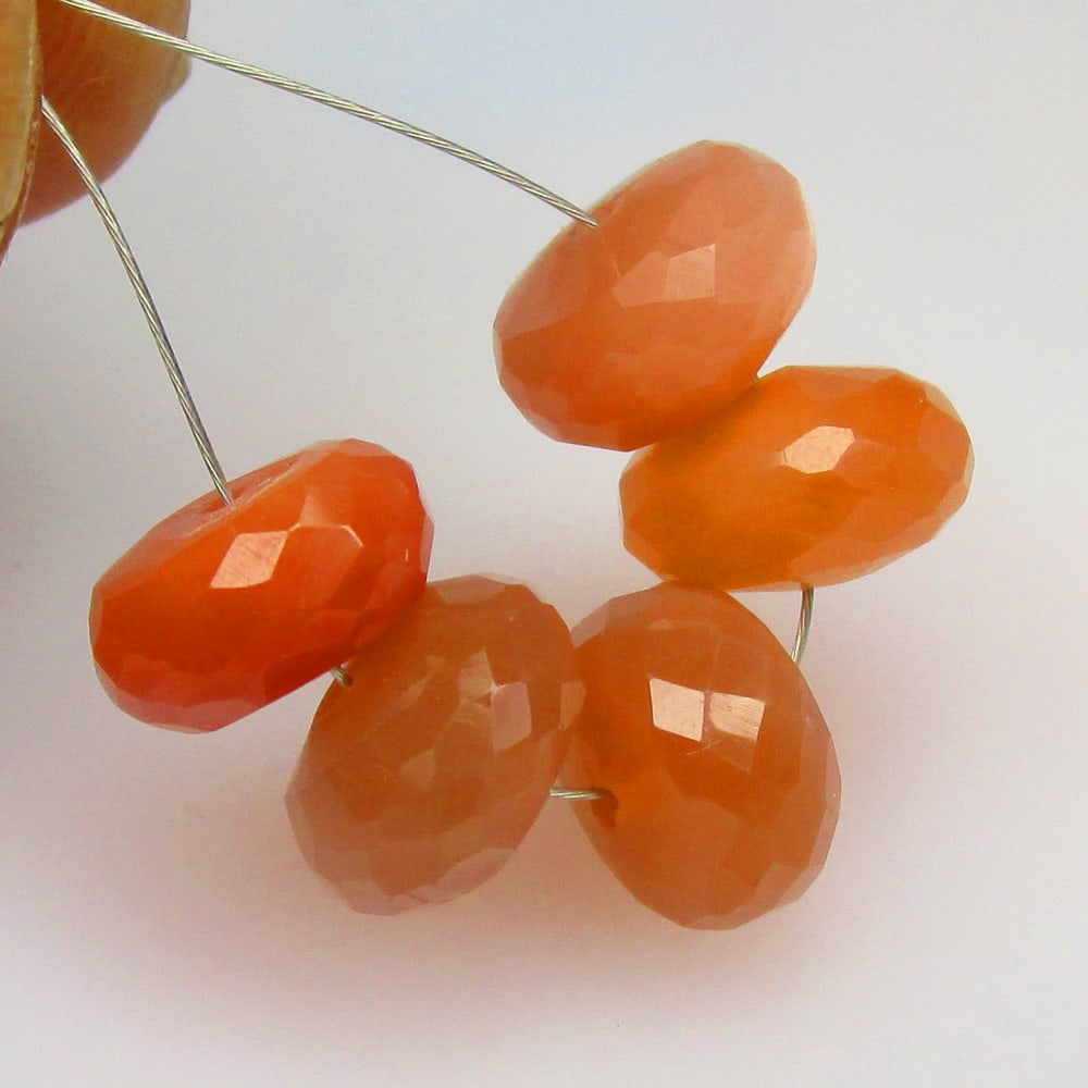 20.41 Ctw Natural 5 Drilled Moonstone Round Beads: No Reserve! Title: 20.41 Ctw Natural 5 Drilled Moonstone Round Beads Stone Clarity: Opaque Gemstone:Natural Moonstone Beads Carat Weights: 20.41 Size/Dimensions: 9.10 to 9.60 mm / 5 PC's Additional In