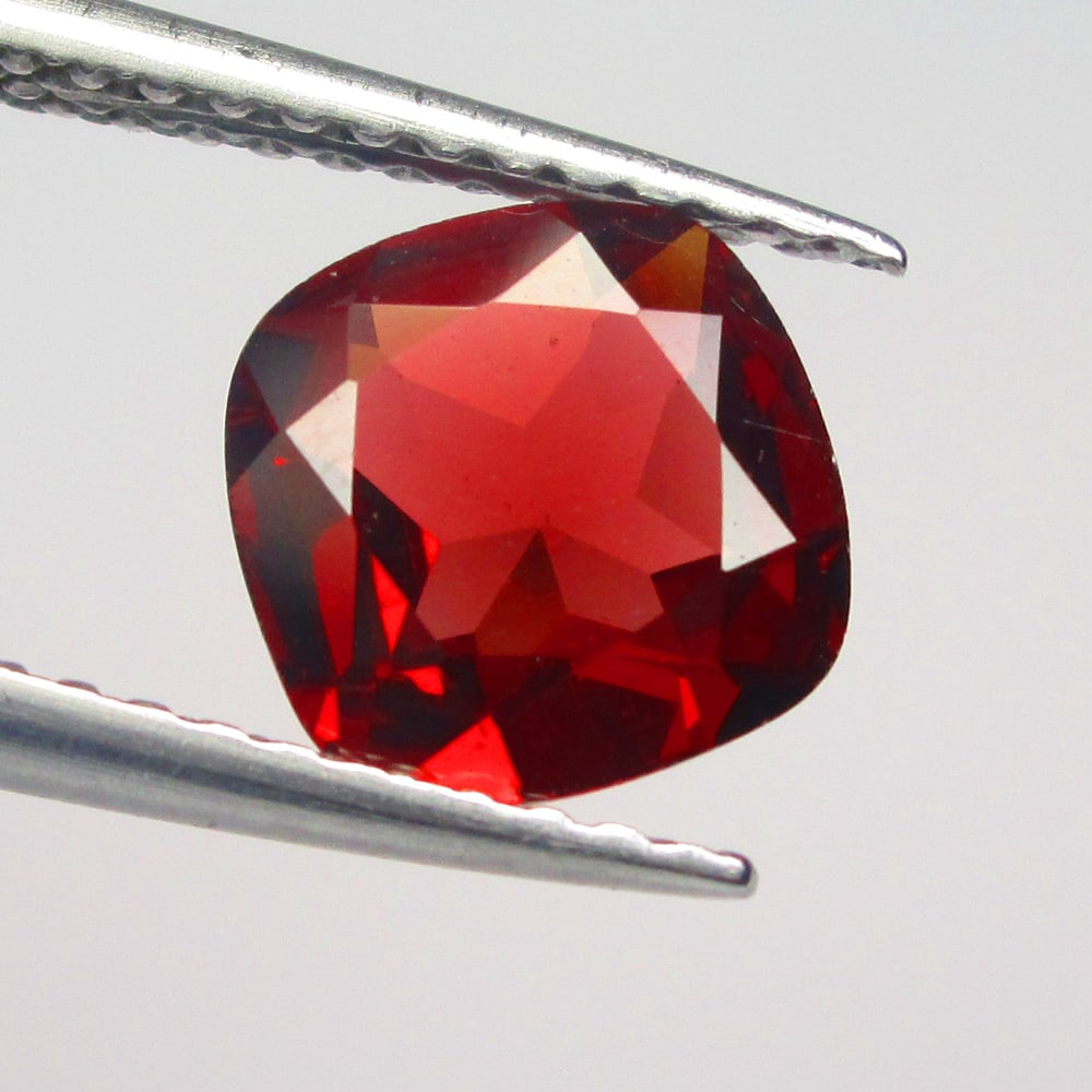 1.22 Ctw Natural Rhodolite Garnet Cushion Cut: No Reserve! Title: 1.22 Ctw Natural Rhodolite Garnet Cushion Cut Stone Clarity: VVS Gemstone:Natural Rhodolite Garnet Carat Weights: 1.22 Size/Dimensions: 7.00 x 7.00 x 3.00 mm Additional Info:Purplis
