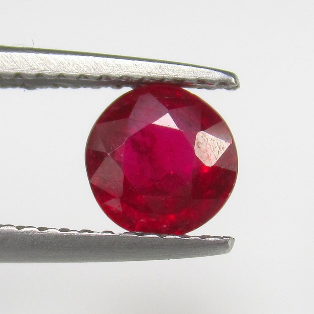 Natural Red Ruby - 1.37 Ct (1 of 2)