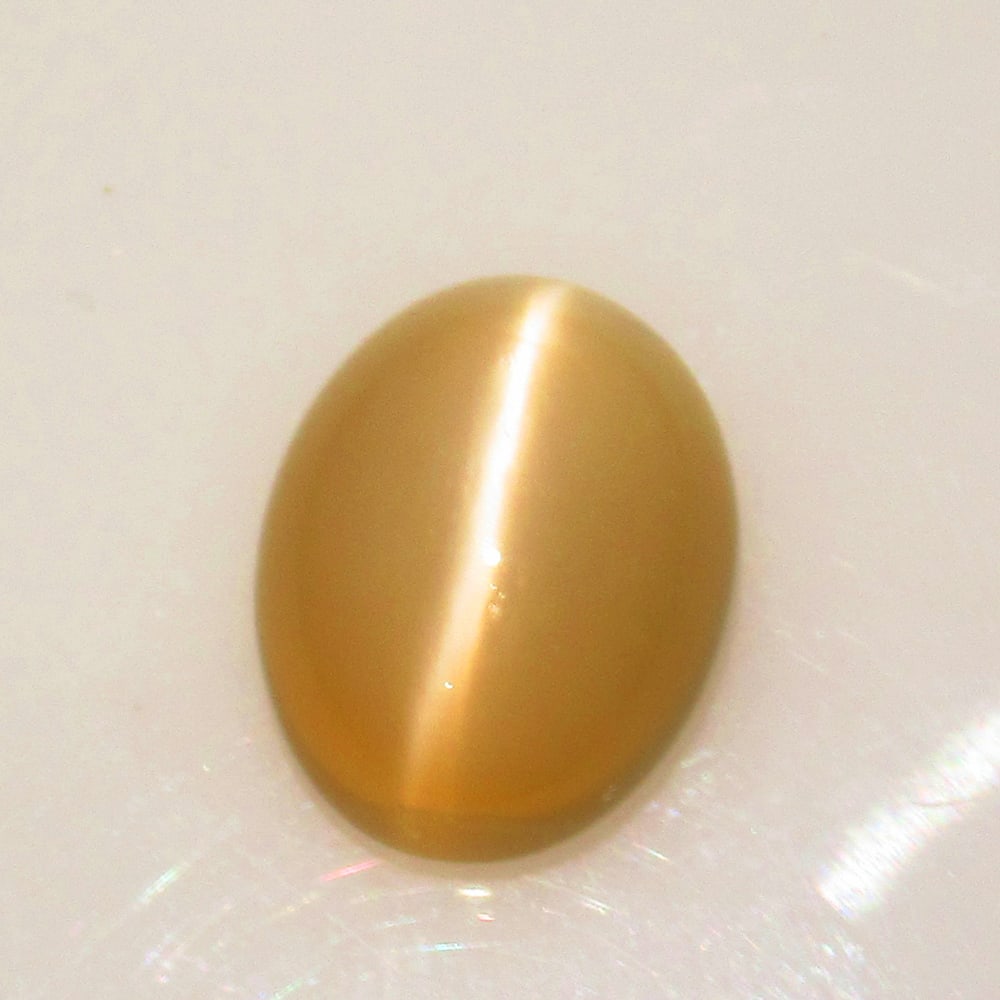 5.63 Ct - Natural Moonstone: No Reserve! Title: 5.63 Ct - Natural Moonstone Description: Gemstone Metal Purity (If Applicable):- Gemstones: Moonstone Carat Weights: 5.63 Size/Dimensions:13.0 x 10.2 x 5.8 mm Additional Info:Pieces