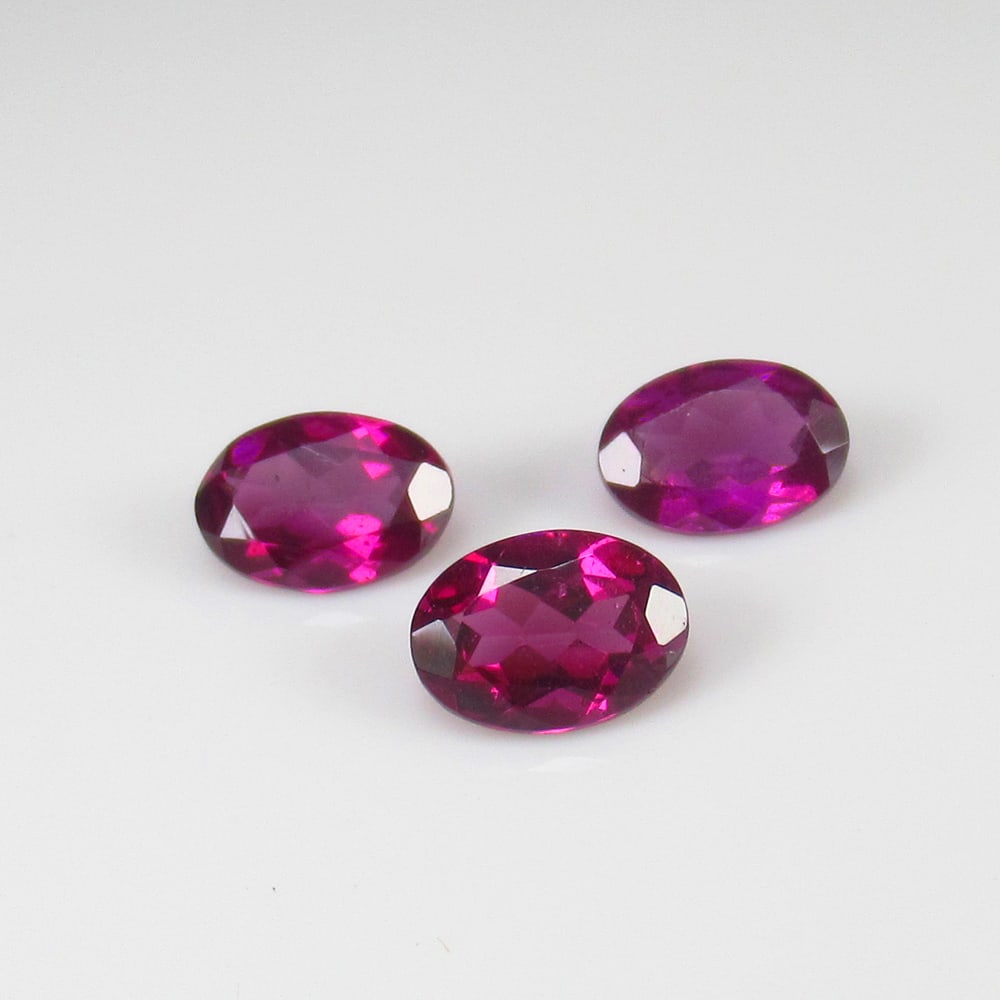 2.59 Ct - Natural Rhodolite Garnet Set: No Reserve! Title: 2.59 Ct - Natural Rhodolite Garnet Set Description: Gemstone Metal Purity (If Applicable):- Gemstones: Garnet Carat Weights: 2.59 Size/Dimensions:7.0x5.0 - 7.1x5.1 mm Additional Inf