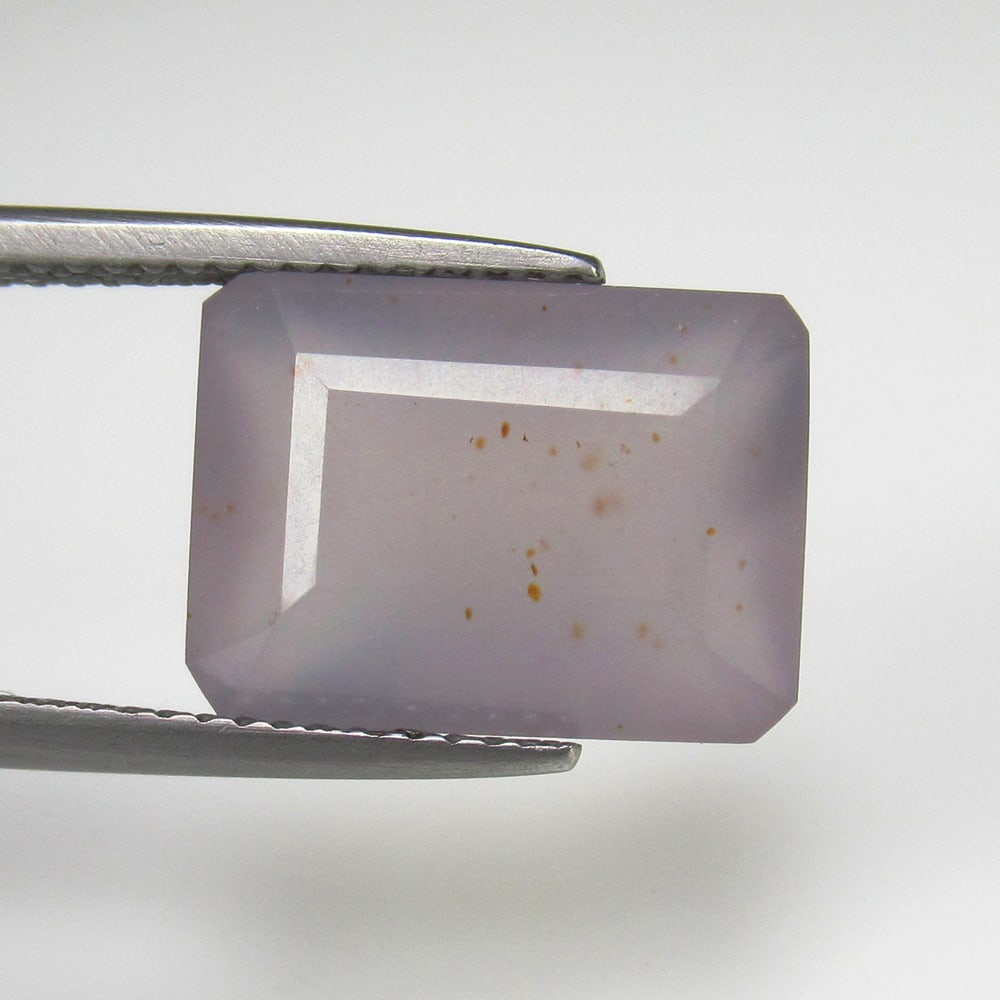 8.74 Ct - Natural Chalcedony: No Reserve! Title: 8.74 Ct - Natural Chalcedony Description: Gemstone Metal Purity (If Applicable):- Gemstones: Chalcedony Carat Weights: 8.74 Size/Dimensions:13.9 x 10.2 x 7.8 mm Additional Info:Piec