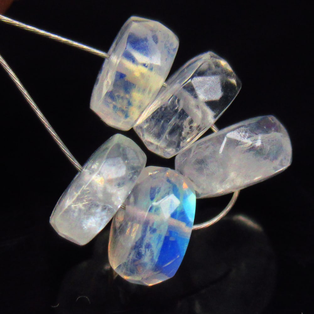 7.06 Ct Natural 5 Drilled Blue Moonstone Round Beads (1 of 2)