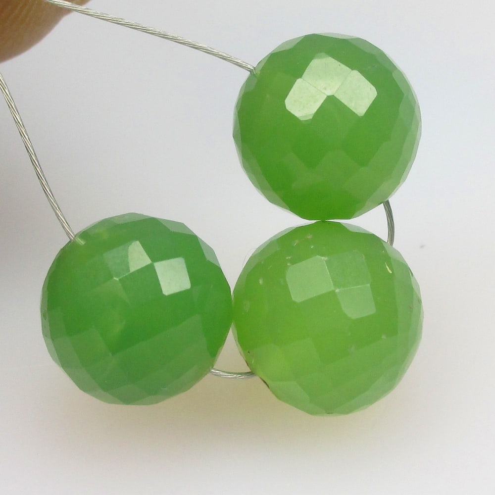 12.18 Ctw Natural 3 Drilled Green Onyx Round Beads (1 of 2)
