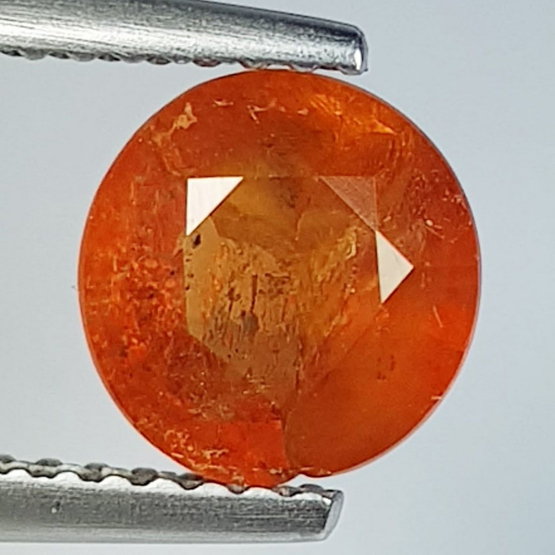 1.50 ctz Fine Fanta Orange Natural Mandarin Garnet: No Reserve! Title: 1.50 ctz Fine Fanta Orange Natural Mandarin Garnet Color/Clarity: Orange / VS Gemstone: Garnet Carat Weights: 1.5 Size: 6.50 x 6.50 x 3.80 Additional Information: Round / Madaghasca