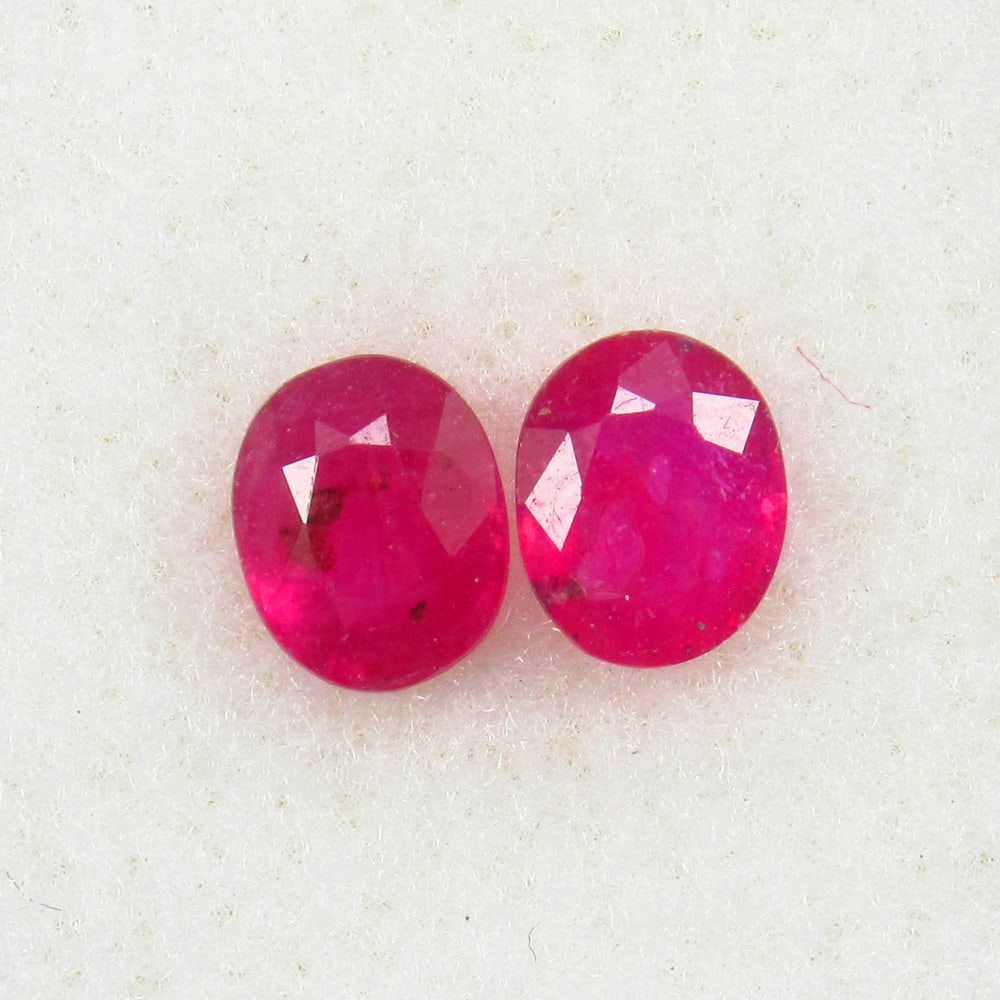 Natural Pinkish Red Ruby Pair - 0.93 Ct (1 of 3)