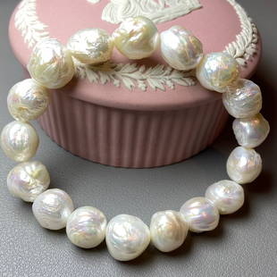 14mm South Sea Huge Natural White Iridescent Baroque Pearl Bracelet: Title: 14mm South Sea Huge Natural White Iridescent Baroque Pearl Bracelet Date/Period: 20th Century Materials: Material: South Sea Natural White Iridescent Baroque Pearl Dimensions: Weight: 42g