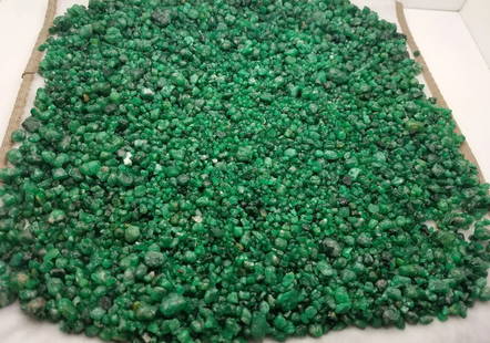 960 Grams Beautiful Emerald Rough Lot: Title: 960 Grams Beautiful Emerald Rough Lot Weight: 960 GramsOrigin: PakistanMaterials: RoughSize/Dimension: xxxxxAdditional Information: Natural Reserve: $2,000.00 Shipping:Domestic: Flat-rate of