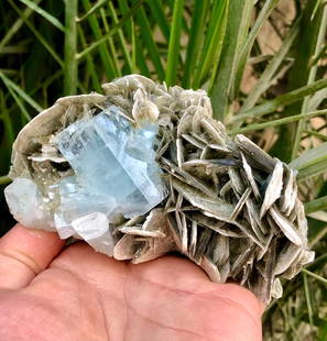 Exquisite Aquamarine Specimen, Natural Aquamarine Crystals With Muscovite Mica Mineral Specimen From: Materials: Aquamarine, Muscovite Mica Exquisite Aquamarine Specimen, Natural Aquamarine Crystals With Muscovite Mica Mineral Specimen From Pakistan - Specimen has 100% natural and undamaged.