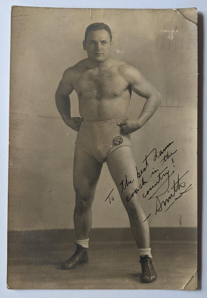VINTAGE PHOTOGRAPH of WRESTLER SIGNED SMITH, to OSU COACH, BERNARD SPIKE MOONEY: VINTAGE PHOTOGRAPH of WRESTLER SIGNED SMITH, to OSU COACH, BERNARD SPIKE MOONEY VINTAGE PHOTOGRAPH of WRESTLER SIGNED SMITH, to OSU COACH, BERNARD SPIKE MOONEY Description Vintage Photograph of Wrestl