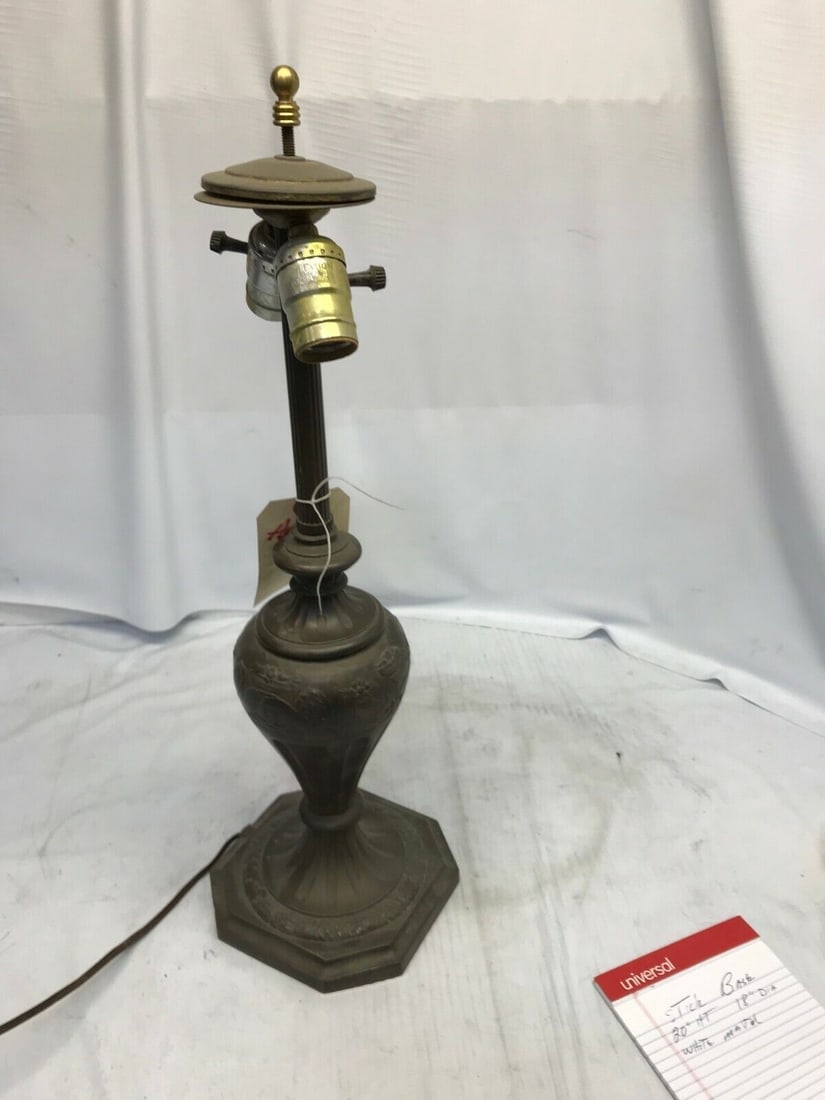 Original Pierpoint Lamp base . marked and sticker .double sockets (1 of 4)