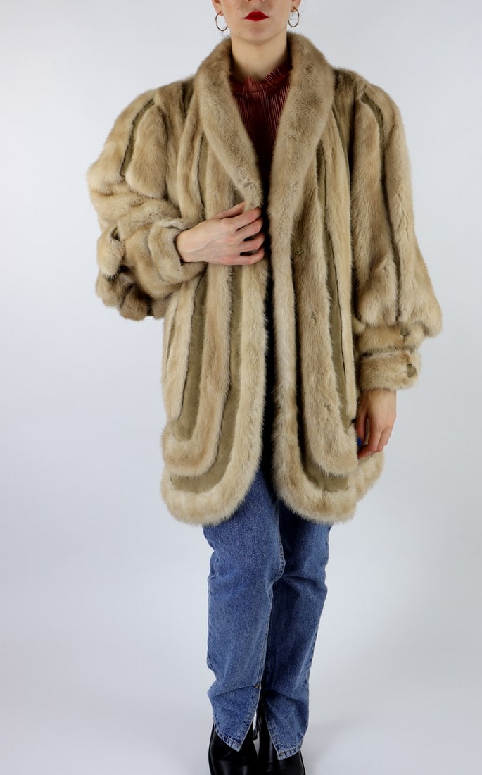BLONDE MINK FUR COAT EU:XL US:18: Title: BLONDE MINK FUR COAT EU:XL US:18 Dimension: Aproximate size- EU: XL; US: 18 : Important details: Length: 85cm/33.46in -Shoulders width:44cm/17.32in -Sleeve Length:64cm/25.2in -Bust size ( pit t