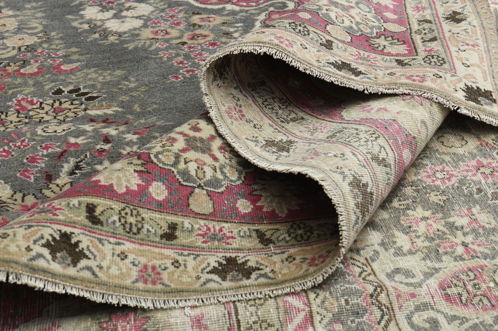 8'5x12 GRAY PINK BEIGE, Turkish Rug, Oushak, Antique , for Living Room: Title: 8'5x12 GRAY PINK BEIGE, Turkish Rug, Oushak, Antique , for Living Room Origin: Turkey Date/Period: 1960 - 1970 Materials: Wool and Cotton Size: Width: 8.5 feet Length: 12 feet Description: This