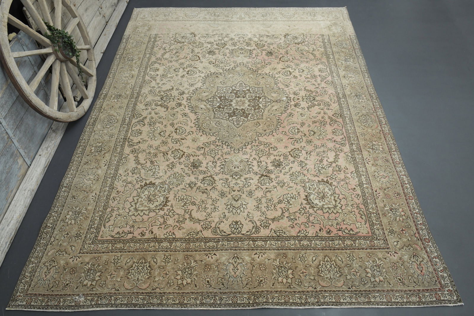 10x13 RUG, Pink Brown Beige, Persian , Oushak, Antique , for Living Room: Title: 10x13 RUG, Pink Brown Beige, Persian , Oushak, Antique , for Living Room Origin: Turkey Date/Period: 1960 - 1970 Materials: Wool and Cotton Size: Width: 9.8 feet Length: 12.5 feet Description: