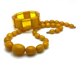 Alluring Vintage Bakelite Bracelet and Necklace set made from Olive shaped Bakelite beads: Title: Alluring Vintage Bakelite Bracelet and Necklace set made from Olive shaped Bakelite beads Metal: Metal Gemstones: Bakelite Weight: 64.1 g Size: Bead size: From 19.0 x 24.5 to 9.0 x 11.2 mm