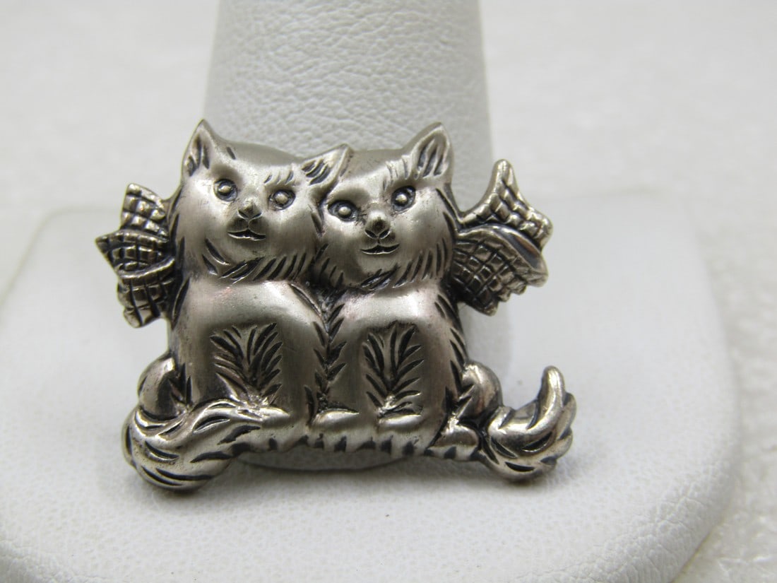 Vintage Sterling Double Kitten Brooch, With Bows, Signed: Vintage Sterling Double Kitten Brooch, with Bows, Signed with a flower pictograph maker's mark and marked sterling. Tested. weight is appx. 3.43 grams. The brooch is 1" wide and 3/4" tall. The kittens