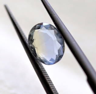 Natural Sapphire IGI Report unheated 1,81 ct: Title: Natural Sapphire IGI Report unheated 1,81 ct Color Clarity: violetish blue Carat Weight: 1,81 ct Size/Dimension: 8,11x6,00x4,05 Origin: sri lanka Reserve: $190.00 Shipping: Domestic: Flat-rate