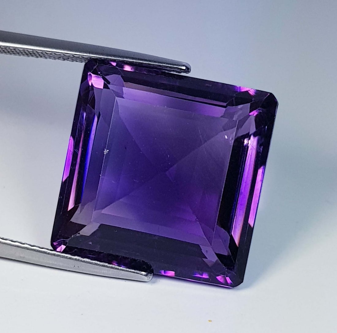 30.80 ctz AAA Top Grade Natural Amethyst (1 of 4)