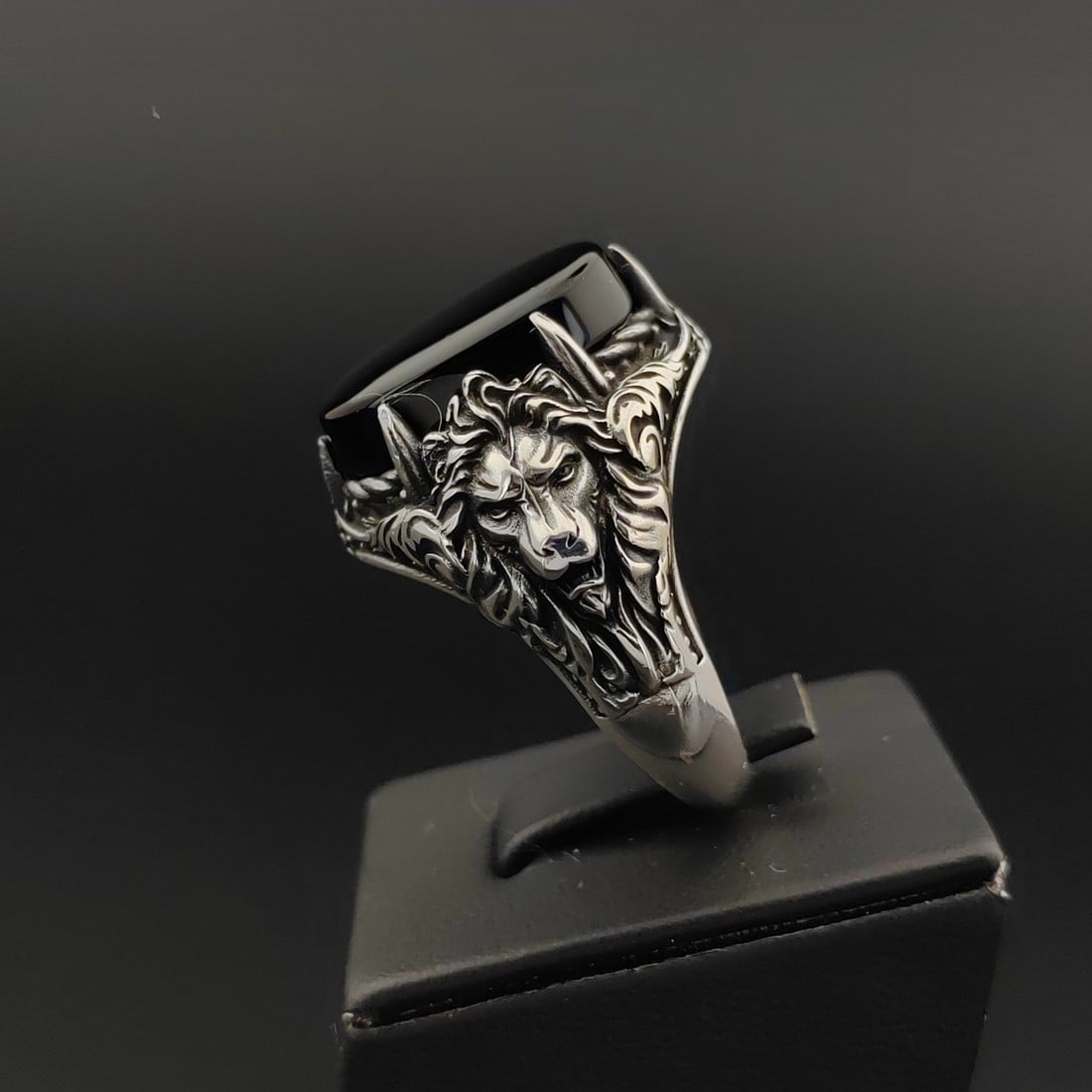 925 Sterling Silver Lion Ring with Black Onyx (1 of 8)