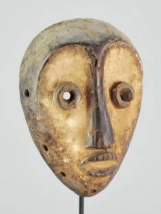 LEGA Nice idimu Mask cult of the Bwami Congo Drc African Tribal Art 1076: CONGO DRC Nice LEGA idimu mask Beautiful, very expressive mask, with a "closed" mouth and a typical heart-shaped face, enhanced by kaolin Mask reminiscent of the one published in "Lega. Ethique et Bea