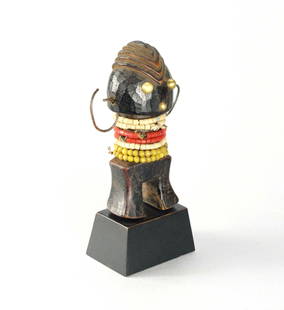 Cute ZANDE AZANDE Rare Ubangi Mani Yanda figure Congo African Tribal Art 1472: CONGO RDC Cute AZANDE Yanda Figure Superb & typical figure of the Ubangi region The eyes and the mouth are upholstered nails, 7 necklaces of white glass and plastic beads are wrapped around the figuri