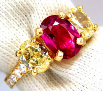 GIA Certified 4.53ct natural No Heat red ruby diamonds ring 18kt fancy yellows+: GIA Certified Ruby & Yellow Diamonds Ring 2.07ct. GIA Oval Red Ruby Report: 2173630687 (VS) Clean Clarity & Transparent. 9.08 X 6.68 X 3.68mm GIA: No Heat 1.96ct Side natural fancy yellow diamonds Ova