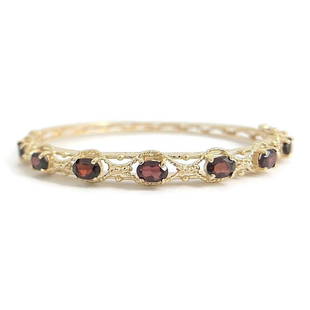 Oval Garnet Gemstone Filigree Bangle Bracelet 14K Yellow Gold, 13.32 Grams: Oval Garnet Gemstone Filigree Bangle Bracelet 14K Yellow Gold, 13.32 Grams This is a beautiful bracelet! A great January birthstone piece. Please let us know if you have any questions. 