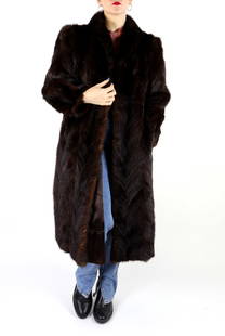 BROWN MINK FUR COAT EU: L ; US: 16: Title: BROWN MINK FUR COAT EU: L ; US: 16 Dimension: Aproximate size- EU: L; US: 16 : Important details: Length: 110cm/43.31in -Shoulders width:48cm/18.9in -Sleeve Length:60cm/23.62in -Bust size ( pit
