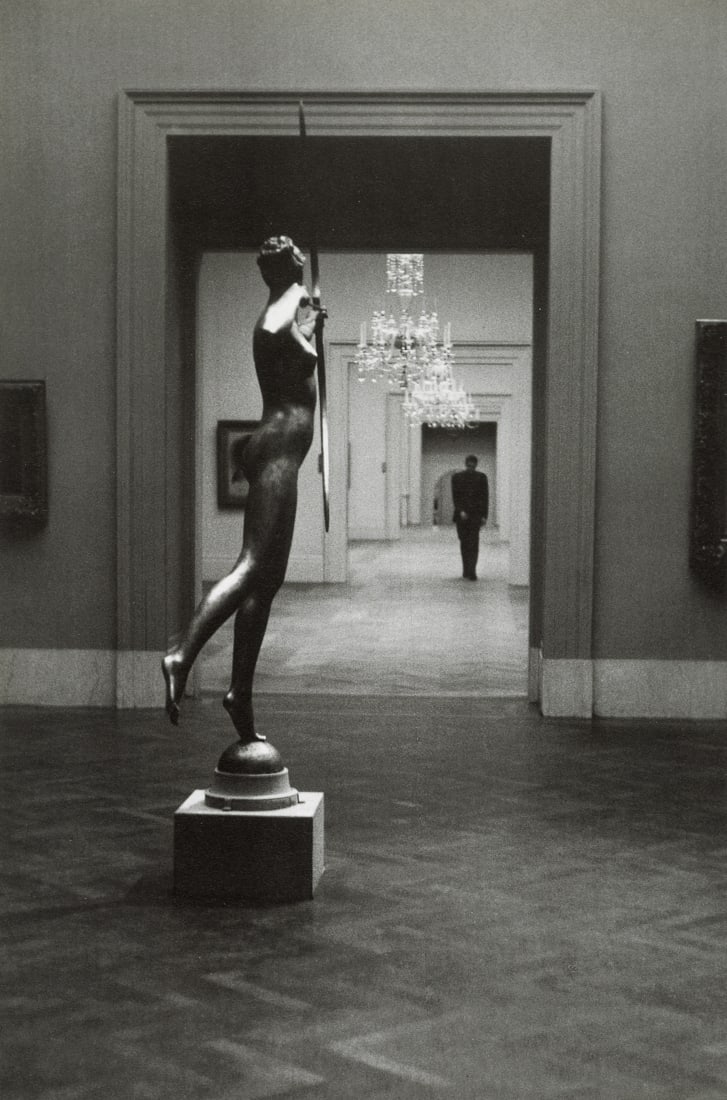 ELLIOTT ERWITT - Metropolitan Museum Of Art, NY 1949 (1 of 1)