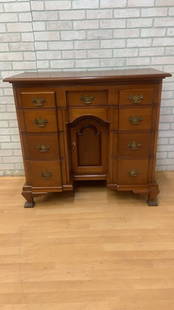 Antique George III Mahogany Kneehole/Dressing Desk: Antique George III Mahogany Kneehole/Dressing Desk Beautifully Crafted George III Mahogany Kneehole Desk. This desk features a molded edge top above a long 3-handle drawer and an arrangement of three
