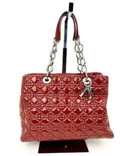 Christian Dior Tote Cannage Large Soft Patent Leather Silver Chain bag: SKU C40 0422 Christian Dior Tote Cannage Large Soft Patent Leather Silver Chain bag Reserve: $1,223.00 Shipping: Domestic: Flat-rate of $30.00 to anywhere within the contiguous U.S. International