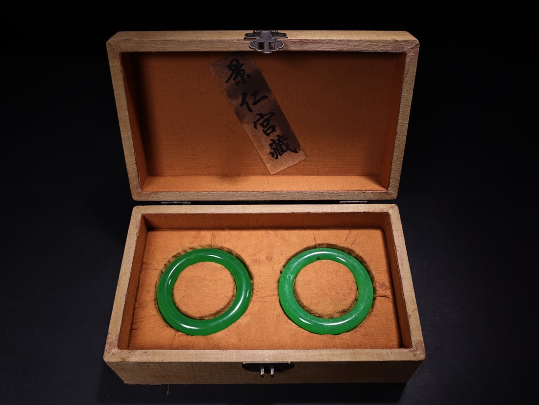 A Pair Internal Diameter 60mm Chinese Green Jade Bracelet w Box (1 of 9)