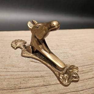 5 1/2" Brass Horse Door Knocker: 5 1/2" Tall x 1 1/2" Wide Nice heavy quality reproduction door knocker! As you can see this is a solid brass horse door knocker. Reserve: $25.00 Shipping: Domestic: Flat-rate of $10.00 to anywhere wit