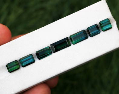 Natural & Unheated~ Green Tourmaline Gemstone Lot: Title: Natural & Unheated~ Green Tourmaline Gemstone Lot Gemstones: Gemstone Color/Clarity: Green Carat Weight: 17.80 Cts Size/dimensions: 12x6x3 mm Additional Info/Certificate: Tourmaline is the most