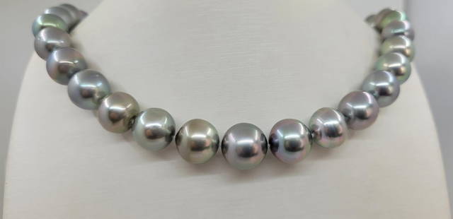 Certified Tahitian Pearls - Big Size - 11x14mm - Necklace: Title: Certified Tahitian Pearls - Big Size - 11x14mm - Necklace Description: This necklace is in the category of the Tahitian Pearls according to the tested results and the P.S.L criteria. Emerging f