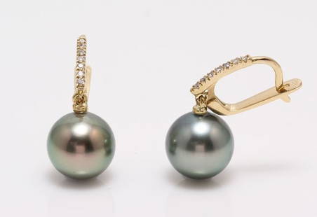 14 kt. Yellow Gold - 10x11mm Round Tahitian Pearls - Earrings - 0.11 ct: Title: 14 kt. Yellow Gold - 10x11mm Round Tahitian Pearls - Earrings - 0.11 ctDescription: Emerging from the tropical lagoons of French Polynesia, these pearls have a natural magnificent Tahiti green