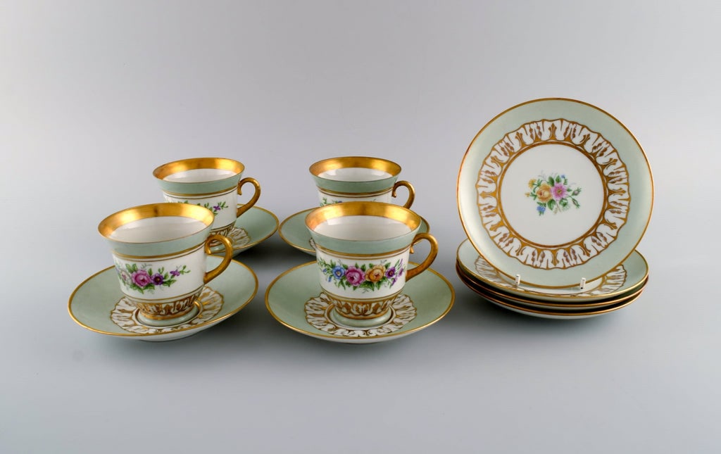 Bing & Grøndahl coffee service for four people. Flowers and gold decoration on light green (1 of 7)
