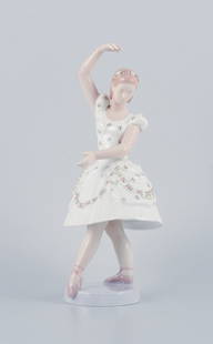 Bing & Grøndahl, Columbine porcelain figurine.: Bing & Grøndahl, Columbine porcelain figurine. Model number: 2355. In perfect condition. First factory quality. Marked. Approx. 1930. Dimensions: H 25.0 cm. Reserve: $392.00 Shipping: Domestic: S