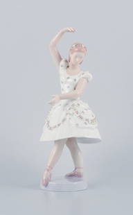 Bing & Grøndahl, Columbine porcelain figurine.: Bing & Grøndahl, Columbine porcelain figurine. Model number: 2355. In perfect condition. First factory quality. Marked. Approx. 1930. Dimensions: H 25.0 cm. Reserve: $392.00 Shipping:Domestic: