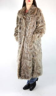 RACCOON FUR COAT EU: XL ; US: 20: Title: RACCOON FUR COAT EU: XL ; US: 20 Dimension: Aproximate size- EU: XL; US: 20 : Important details: Length: 120cm/47.24in -Shoulders width:46cm/18.11in -Sleeve Length:64cm/25.2in -Bust size ( pit