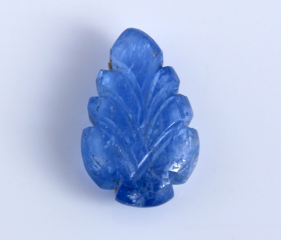 Beautiful " Natural Tanzanite Carving " 2.54 Cts Natural Tanzanite Carving: No Reserve! Gemstone : Natural Tanzanite Carving Origin: Tanzania Weight : 2.54 carats Dimensions : 11.43x7.14x3.32 mm Shape/Cut: Pear Carving Color : Violet Transparency: transparent Treatment: none 
