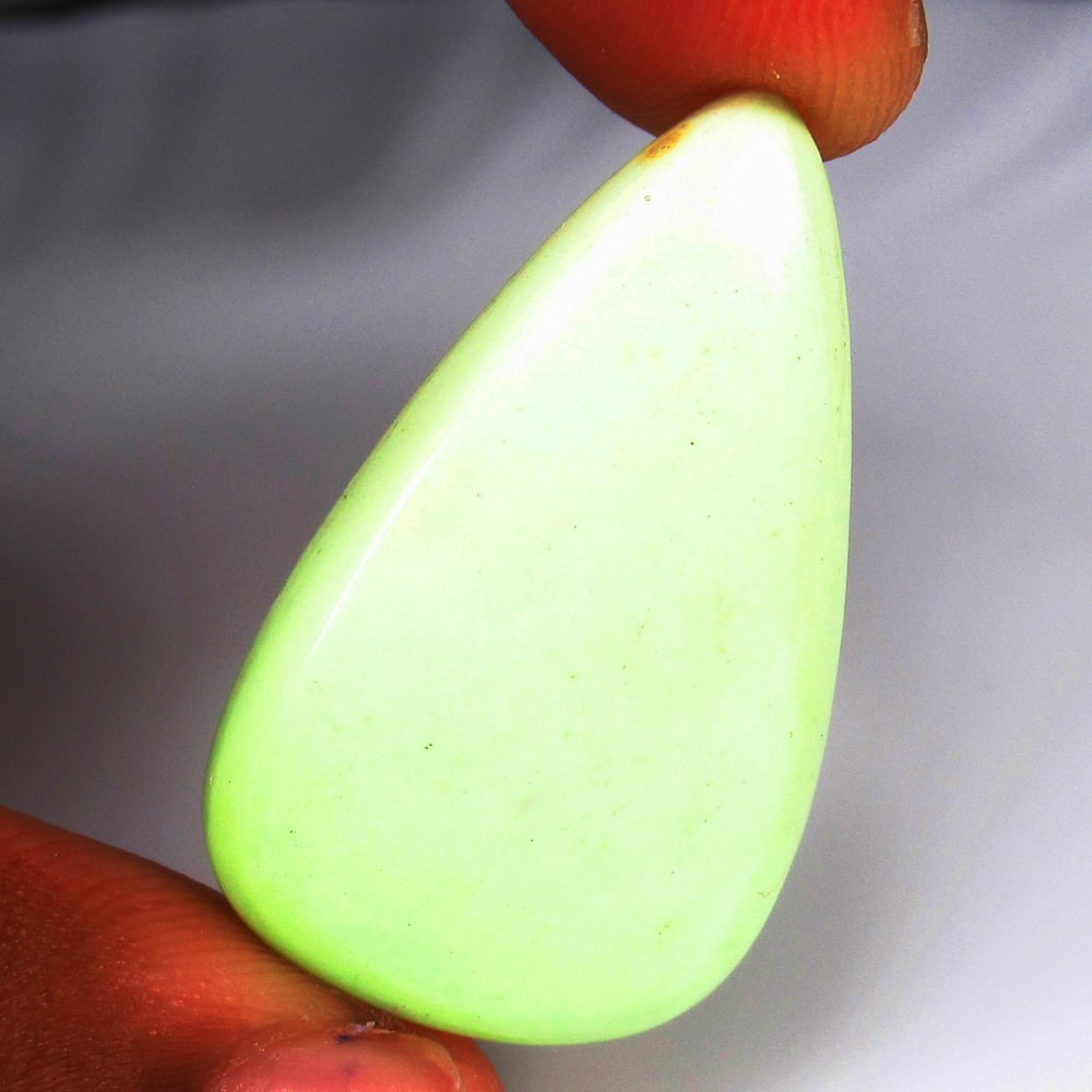 33.58 Ct - Natural Lemon Chrysoprase: No Reserve! Title: 33.58 Ct - Natural Lemon Chrysoprase Description:Gemstone Gemstones: Chrysoprase Carat:33.58 Size/Dimensions:33.0 x 20.5 x 5.3 mm Additional Info:Pieces : 1 No's / Shape : Pear Cab 