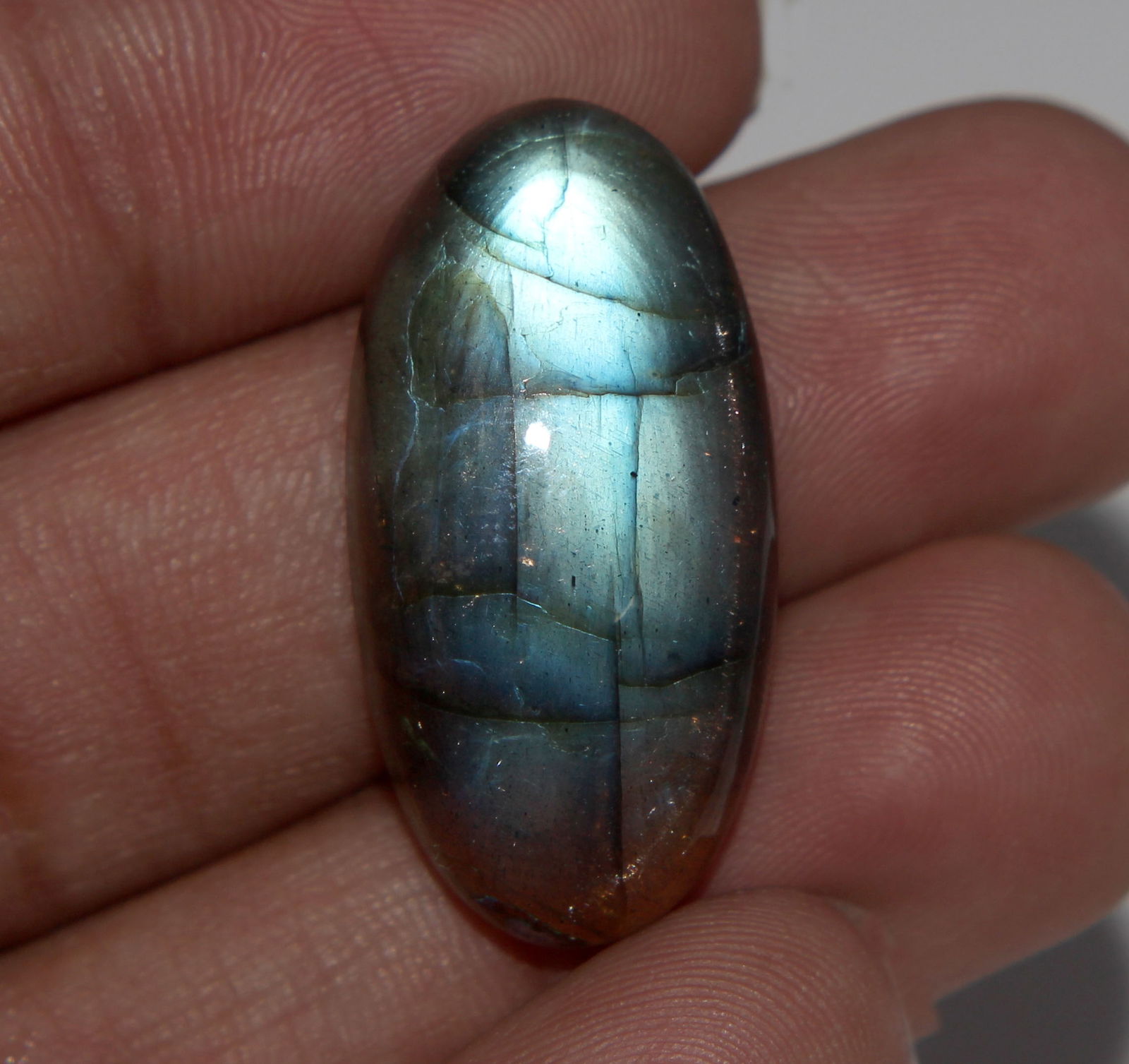 Beautiful " Natural Labradorite " 39.89 Cts Natural Labradorite: No Reserve! Gemstone : Natural Labradorite Shape : OVal Cabochan Weight : 39.89 carats Measurements : 30.00x15.70x7.93 mm, Color : Black Transparency : Opaque Treatment : None Origin : India Shipping: