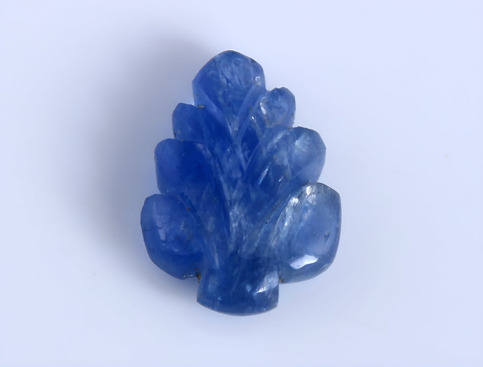 Stunning " Natural Tanzanite Carving " 2.08 Cts Natural Tanzanite Carving: No Reserve! Gemstone : Natural Tanzanite Carving Origin: Tanzania Weight : 2.08 carats Dimensions : 10x7 mm Shape/Cut: Pear Carving Color : Violet Transparency: transparent Treatment: none Shipping: