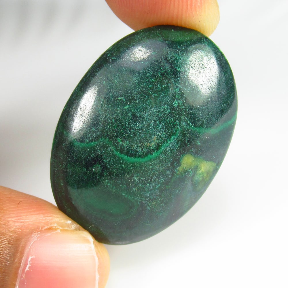 39.86 Ct - Natural Malachite: No Reserve! Title: 39.86 Ct - Natural Malachite Description:Gemstone Gemstones: Malachite Carat:39.86 Size/Dimensions:32.0 x 25.0 x 5.3 mm Additional Info:Pieces : 1 No's / Shape : Oval Cab / Color :