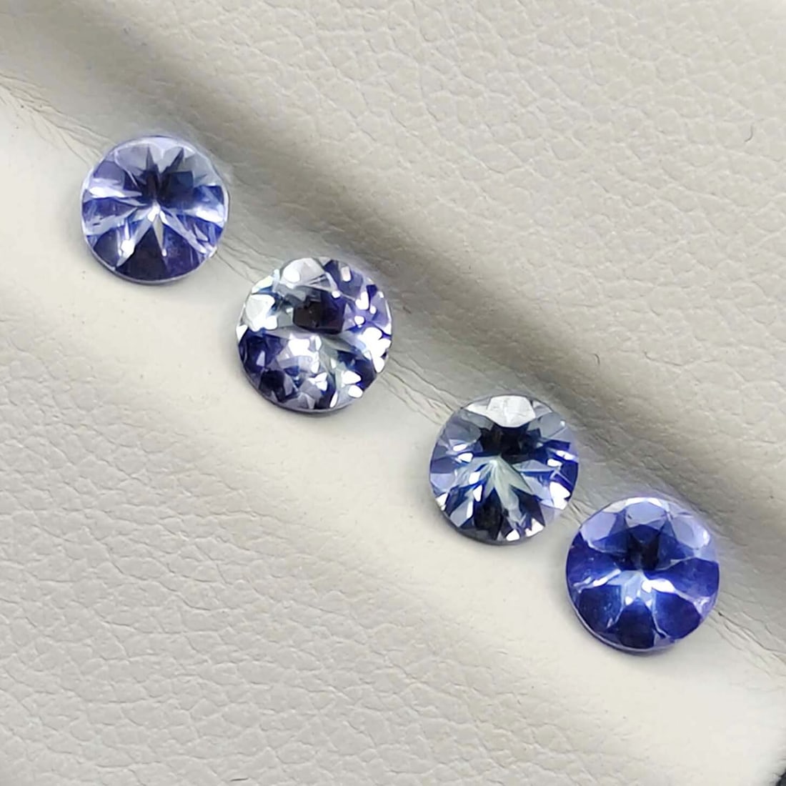 1.40 Ct "Flawless" Natural Tanzanite Lot: No Reserve! Title: 1.40 Ct "Flawless" Natural Tanzanite Lot Description: Gemstones: Natural Tanzanite Carat Weights: 1.40 ct Size/Dimensions: 4.5 mm Origin : Tanzania Shipping: Domestic: Flat-rate of 